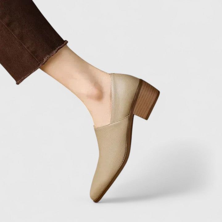 Minimalistische Leren Instapper | Elegantie met één stap